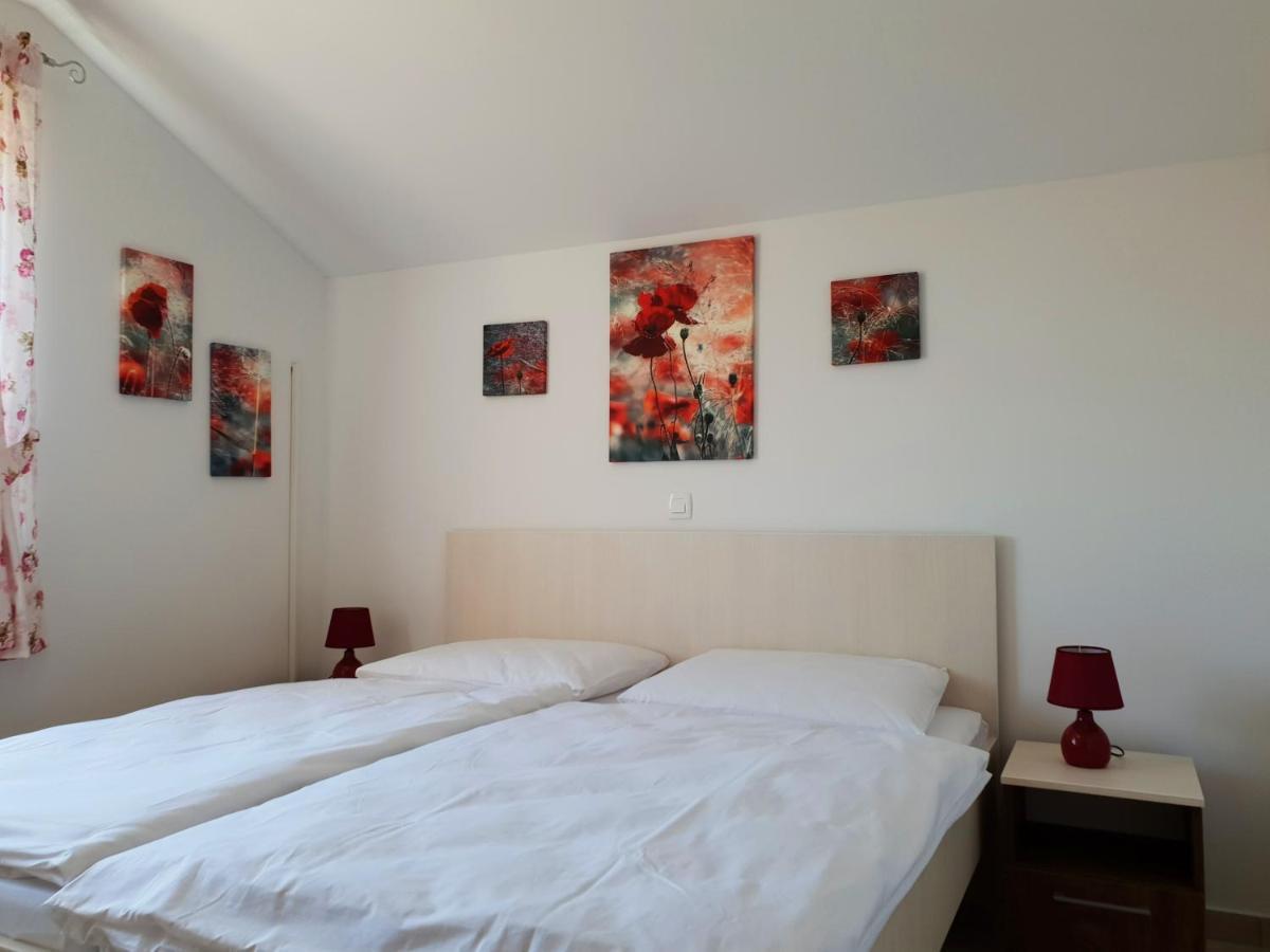 Apartments For Families With Children Silo, Krk - 18685 Екстериор снимка